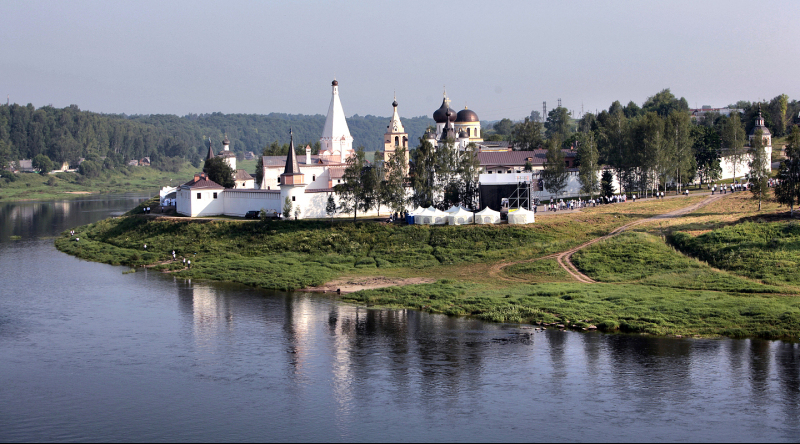 Datei:Maria-Entschlafenskloster zu Stariza.jpg