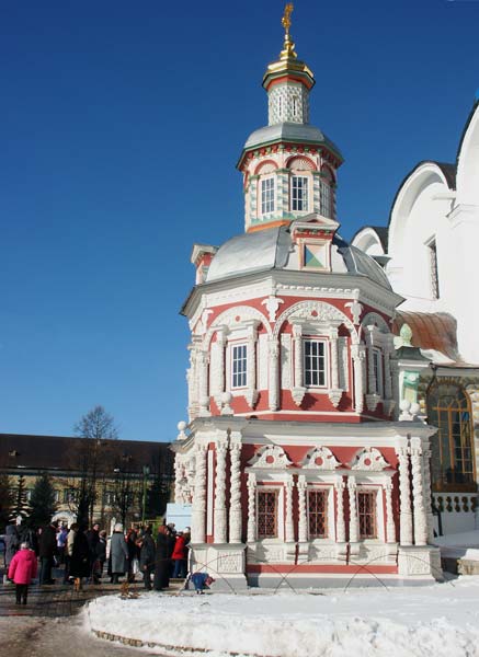 Datei:Quellenkapelle St. Sergius-Dreiheitslavra.jpg