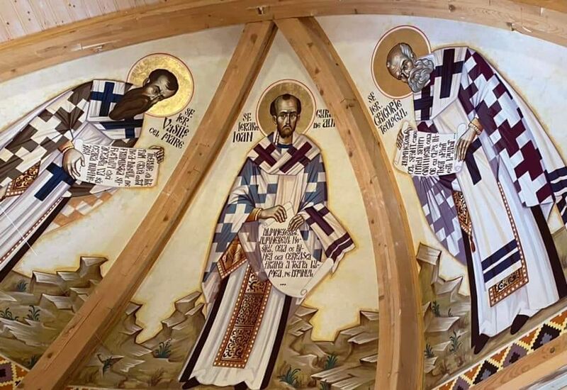 Datei:Drei Hierarchen (rumän. Kirche Traunreut).jpg